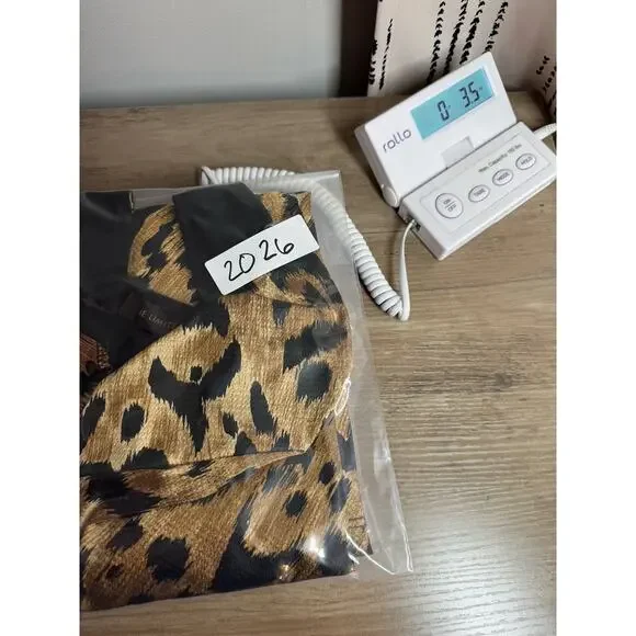 The Limited Womens Leopard Cowl Neck Sleeveless Top S Cheetah Animal Print Y2K - Picture 10 of 10